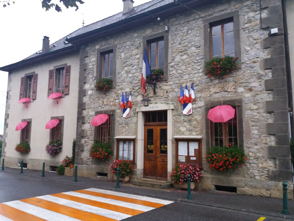 OCTOBRE ROSE A PERS JUSSY OCTOBRE ROSE A PERS JUSSY